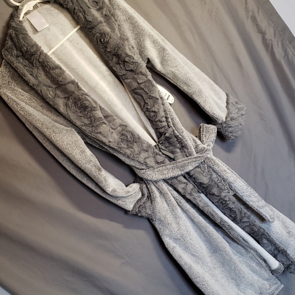 Secret treasures sleepwear robe - Picture 7 of 8